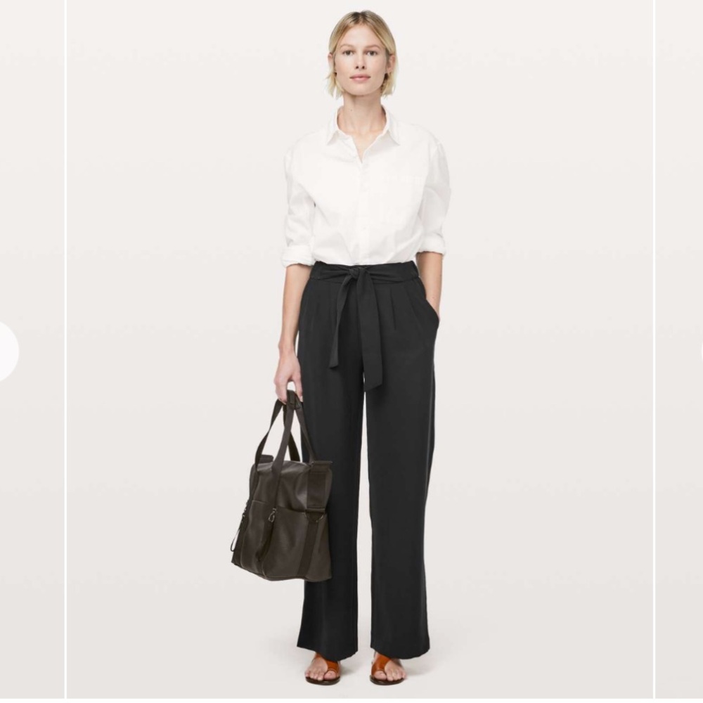 Lululemon Noir Pant NWOT SIZE 6